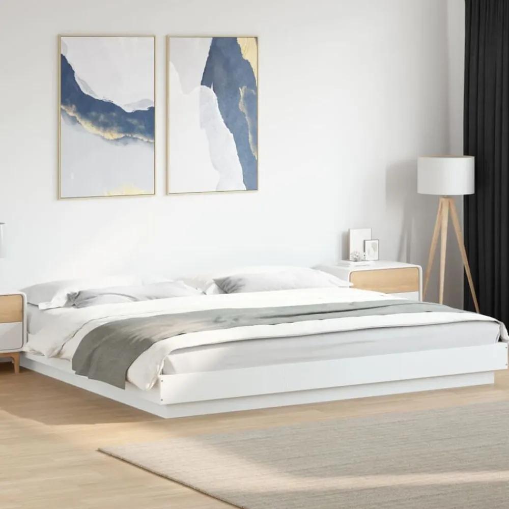 Bedden & Accessoires*vidaXL Bedframe met LED-verlichting bewerkt hout 200x200 cm Wit