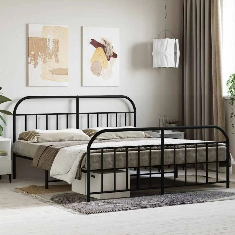 Bedden & Accessoires*vidaXL Bedframe met voetbord zonder matras metaal 180x200 cm Zwart
