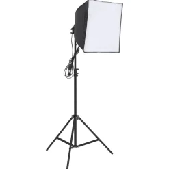 Fotostudioset met lichtset, achtergrondscherm en reflector><noscript><img width=