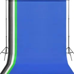 Fotostudioset met verlichtingsset en achtergrond><noscript><img width=
